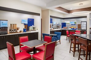 Free full breakfast  - Holiday Inn Express & Suites Bonifay by IHG (Bonifay)