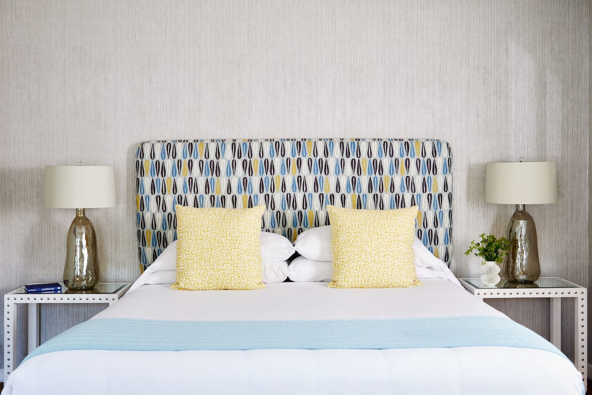 Premium bedding, desk, iron/ironing board, free WiFi