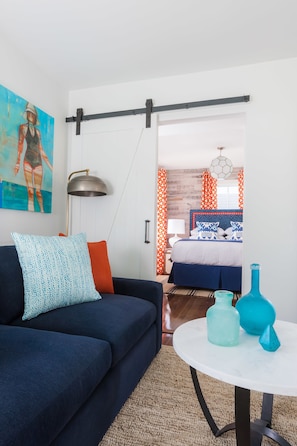 King Junior Suite | Premium bedding, desk, iron/ironing board, free WiFi - The Attwater (Newport)