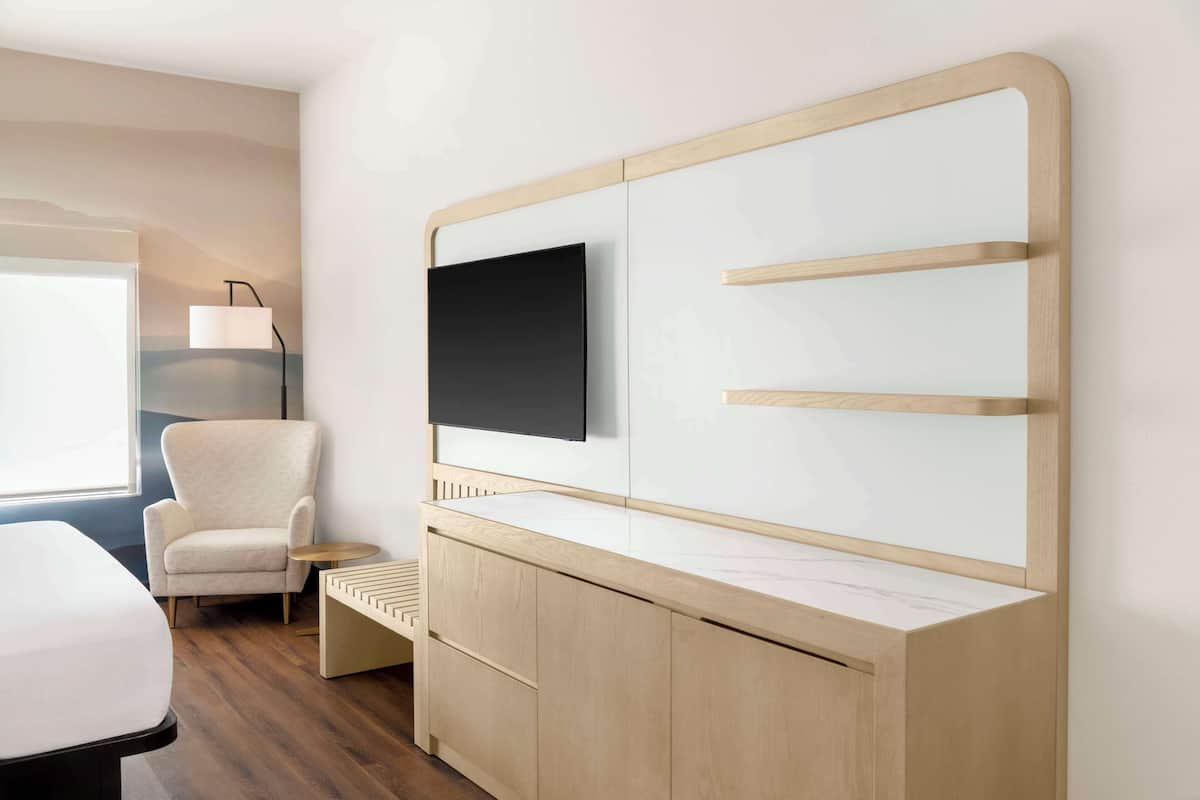 Premium bedding, pillowtop beds, in-room safe, desk