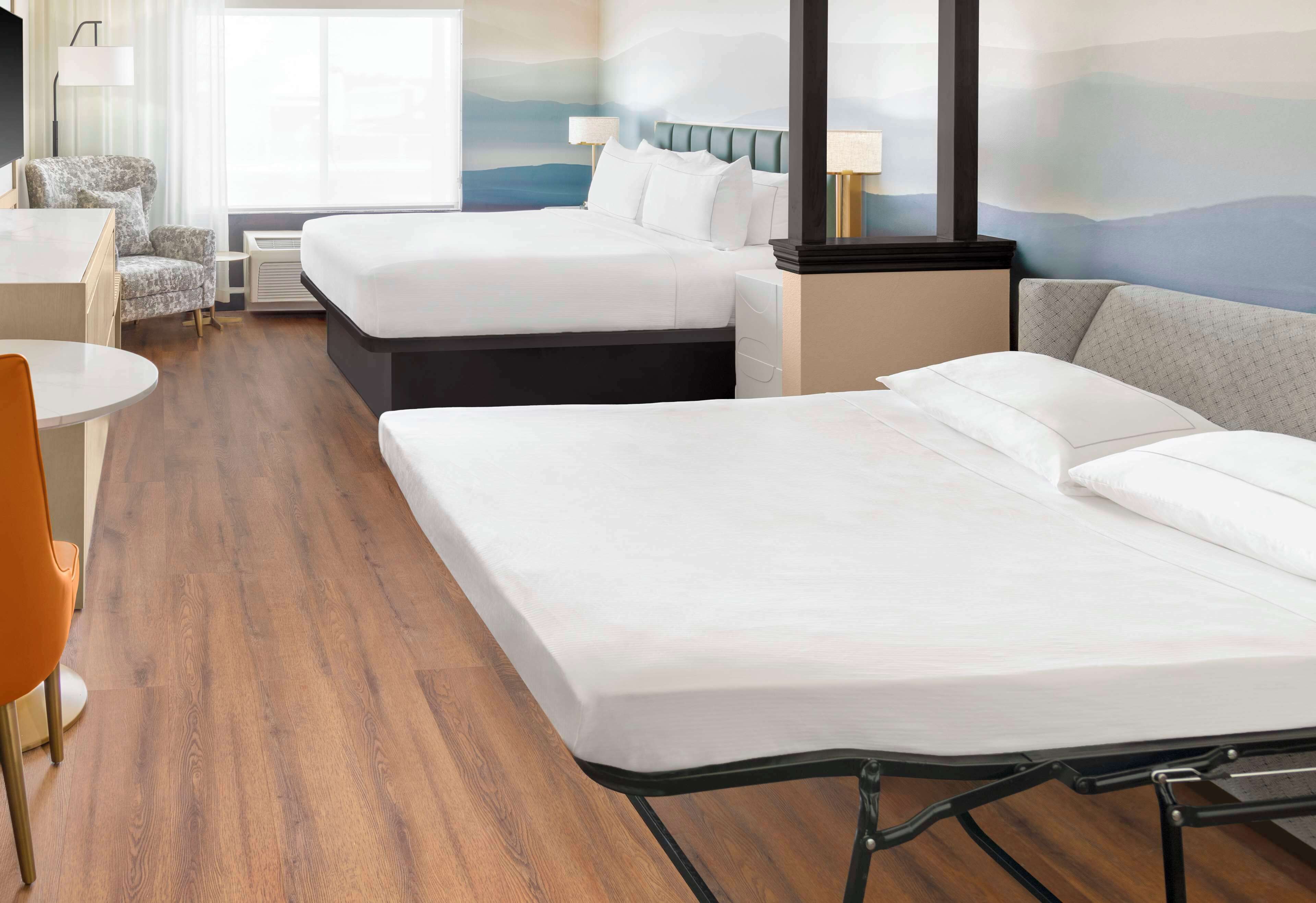 standard room | premium bedding, pillow-top beds, in-room safe, desk