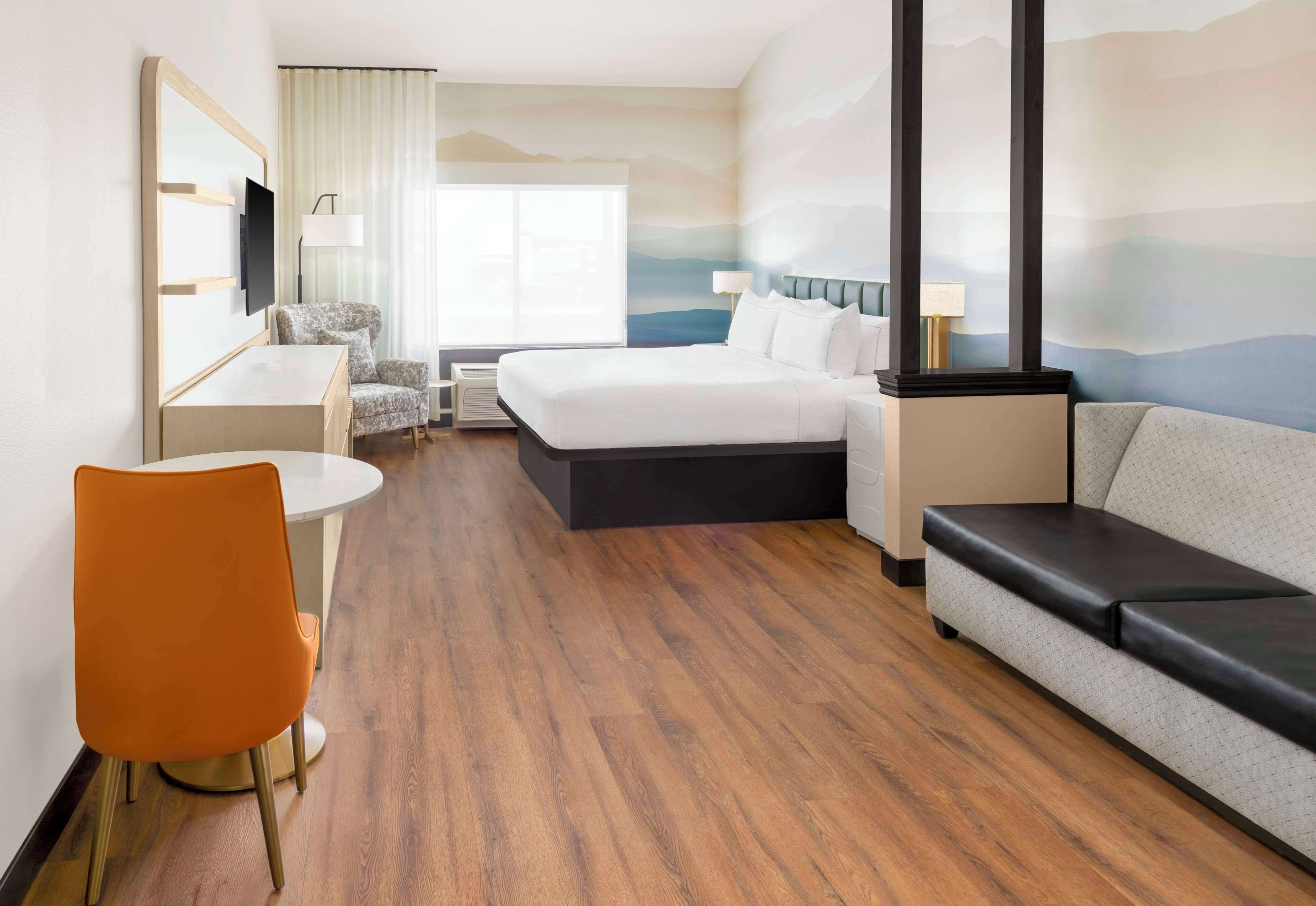 standard room | living area | 37-inch lcd tv with cable channels, tv, pay films