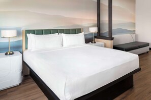 Standard Room | Living area - DoubleTree by Hilton Phoenix - Gilbert (Gilbert)