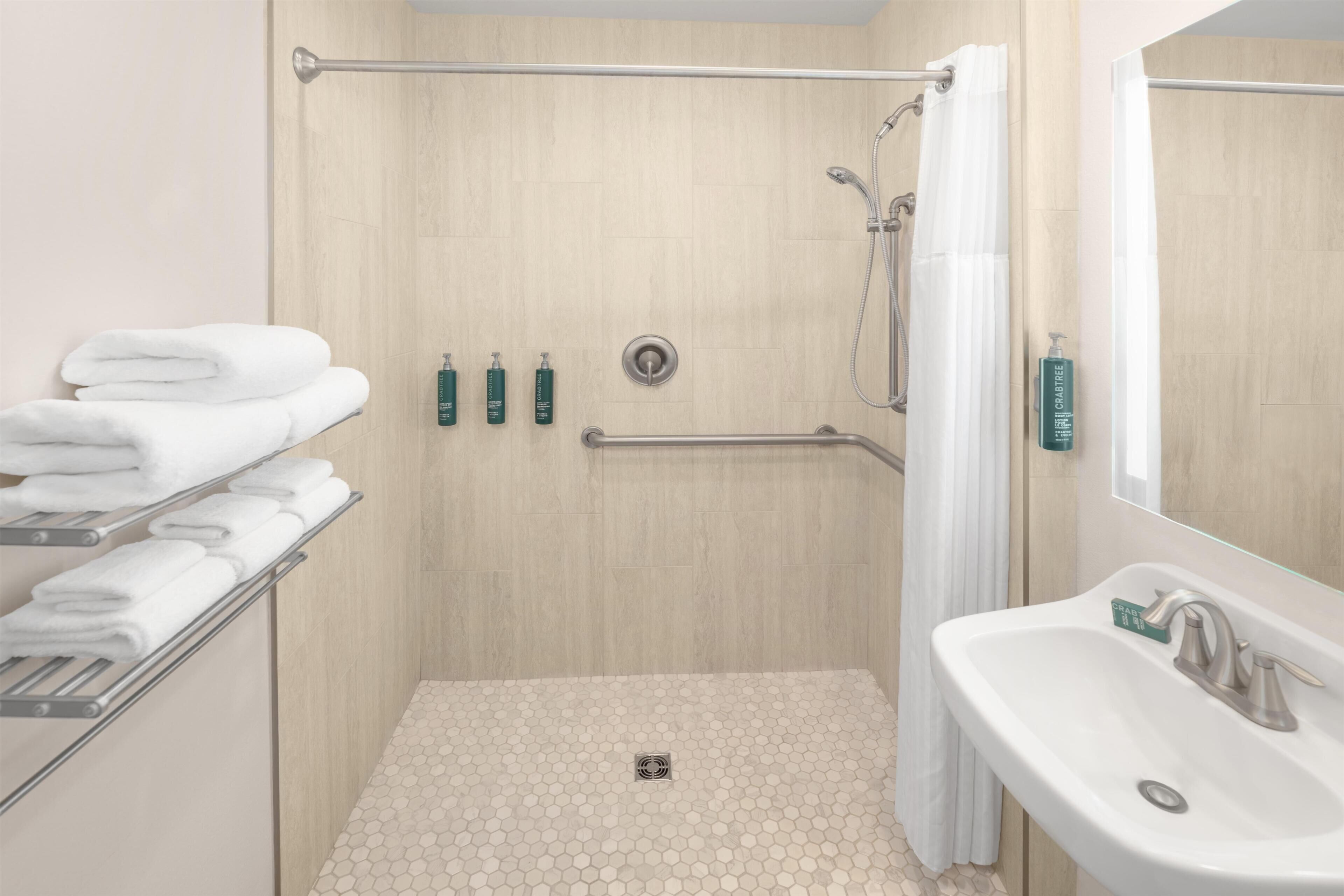 مستلزمات مجانية للعناية الشخصية، مجففات شعر، مناشف، صابون