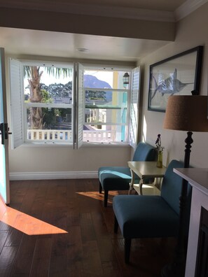 Deluxe kamer, 1 kingsize bed | Hypoallergeen beddengoed, een strijkplank/strijkijzer, gratis wifi