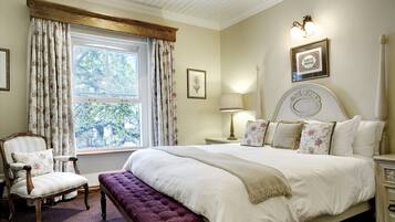 Hypo-allergenic bedding, minibar, in-room safe, desk