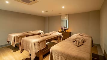 Sauna, steam room