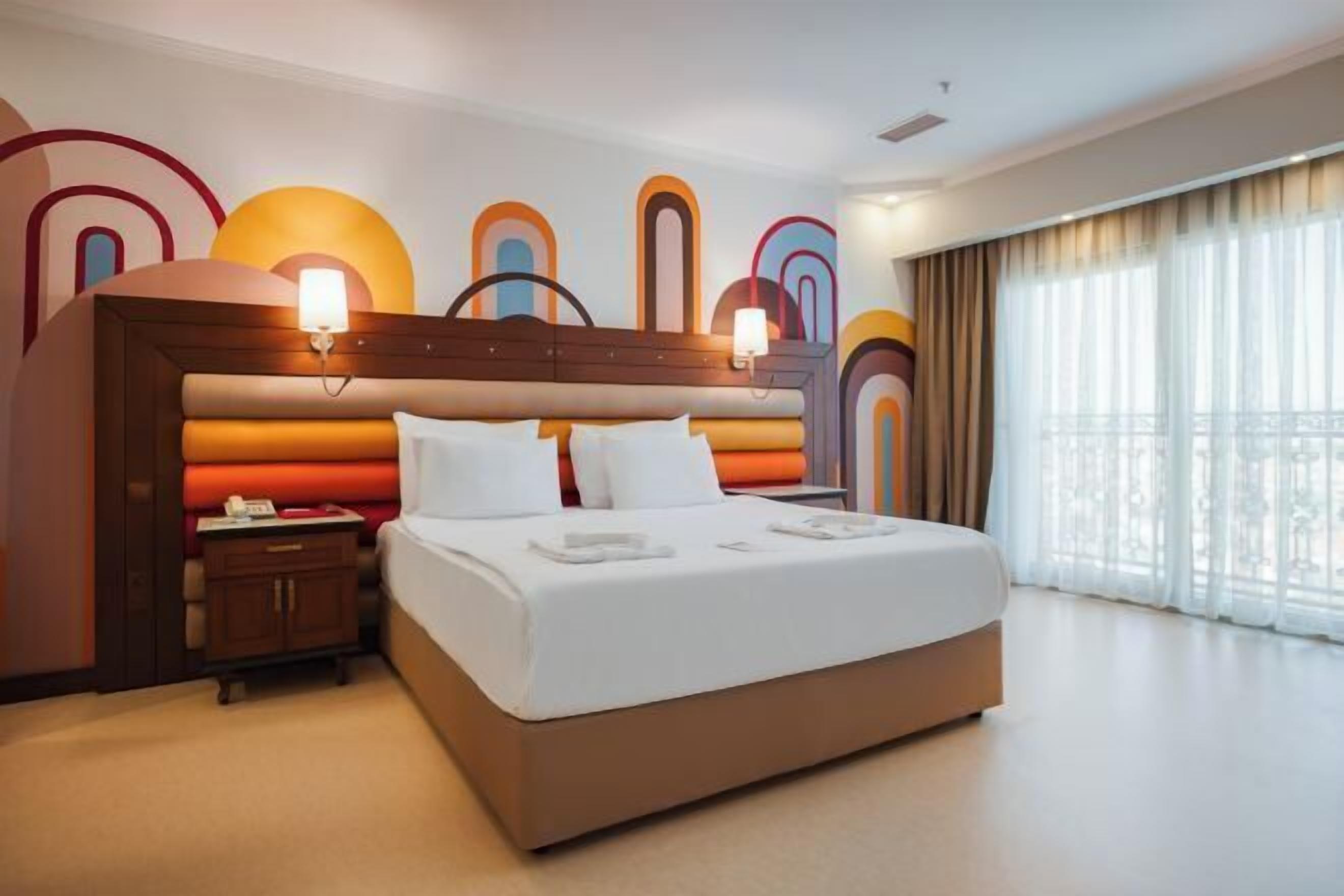 Premium bedding, free minibar, in-room safe, desk