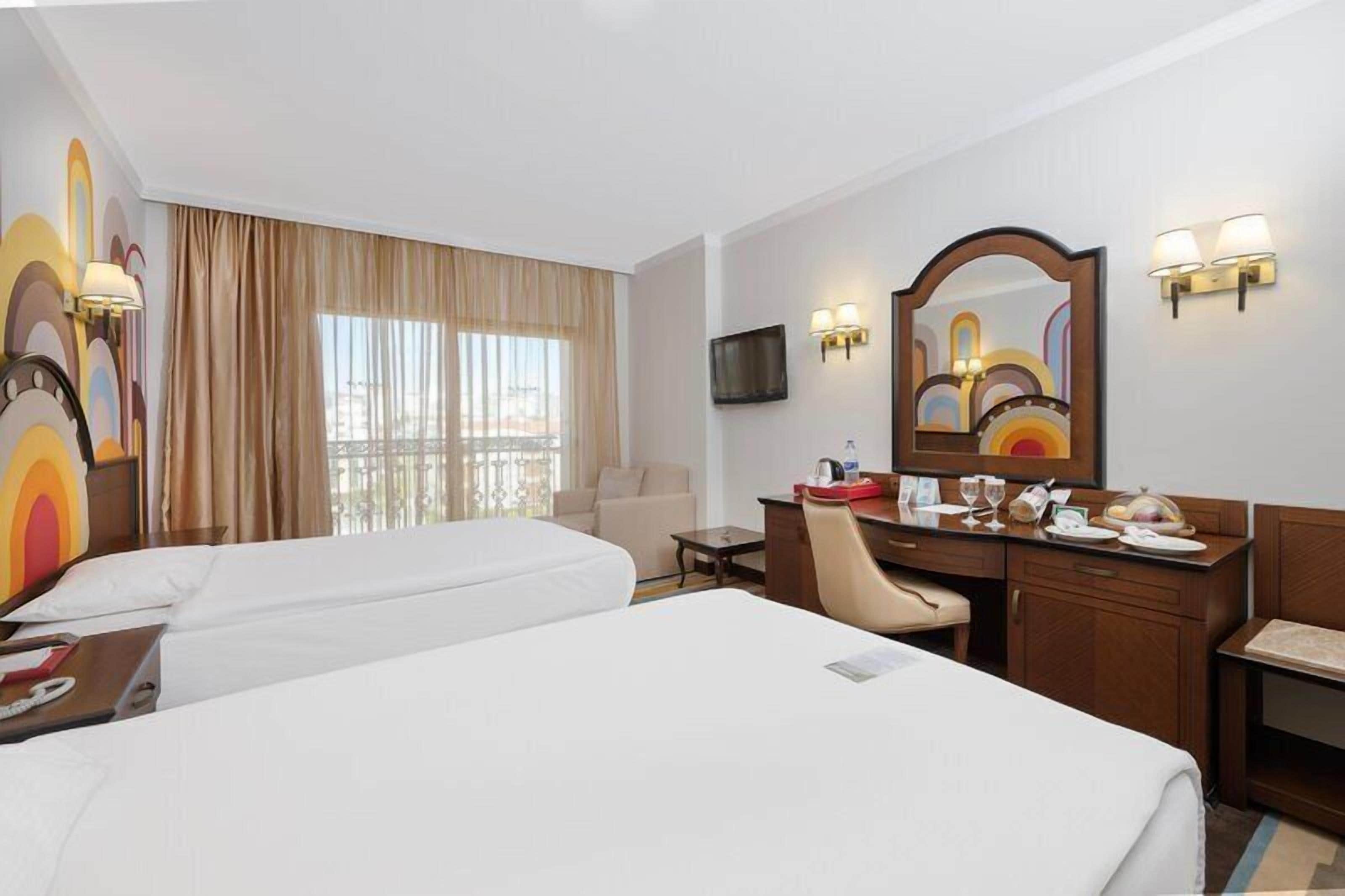 Deluxe Room, City View | Premium bedding, minibar (free items), in-room safe, desk
