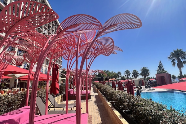 2 indoor pools, 2 outdoor pools, pool umbrellas, sun loungers