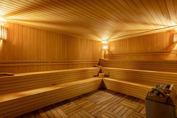 Sauna seca, sauna a vapor