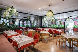 4 restaurantes: opção de café da manhã, almoço e jantar