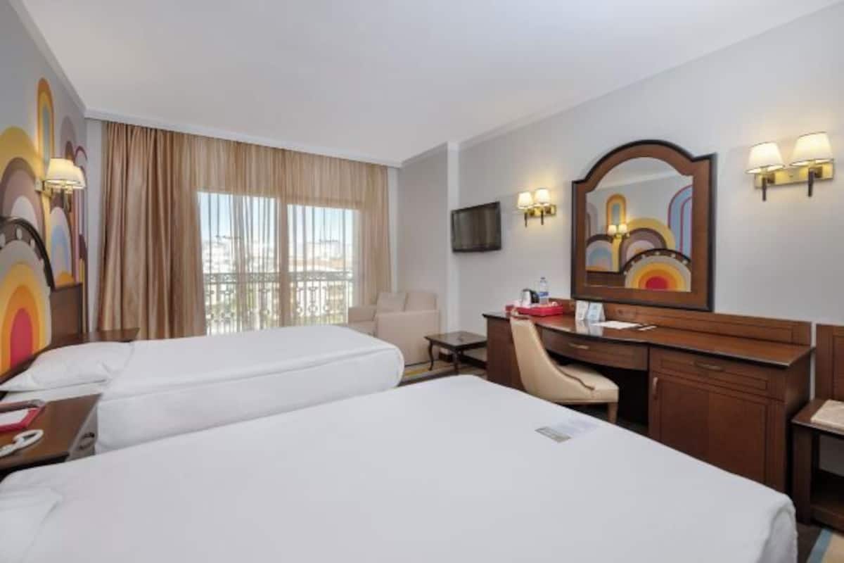 Premium bedding, free minibar, in-room safe, desk