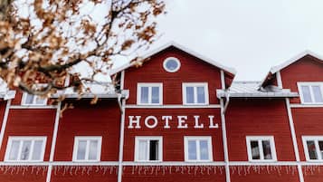 Vista frontal de la propiedad