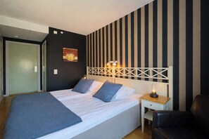 Standard Double Room | In-room safe, desk, blackout drapes, iron/ironing board - Hotell Nostalgi (Motala)