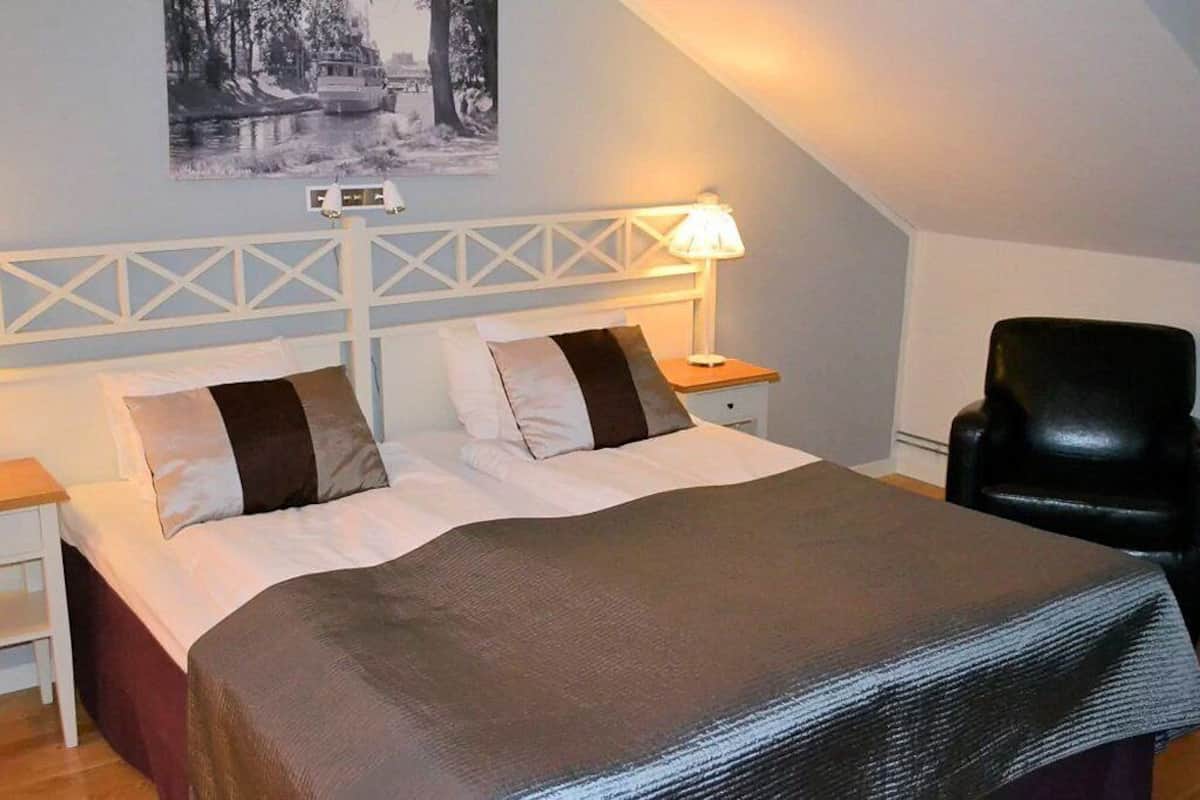 suite, hot tub, lake view | 1 bedroom, in-room safe, desk, blackout curtains