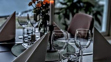 Breakfast, lunch, dinner served; Scandinavian cuisine