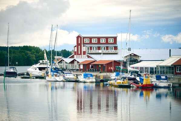 المنشأة من الخارج