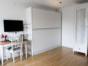 Family Room | In-room safe, desk, blackout drapes, iron/ironing board - Hotell Nostalgi (Motala)