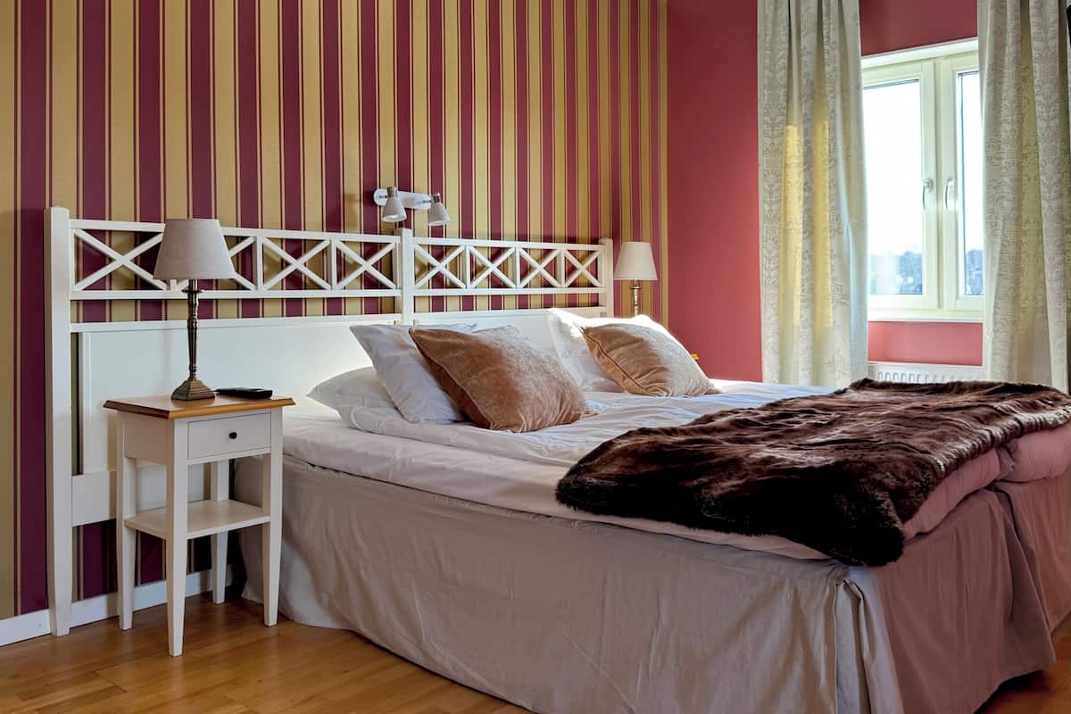 Suite, Hot Tub, Lake View | In-room safe, desk, blackout drapes, iron/ironing board