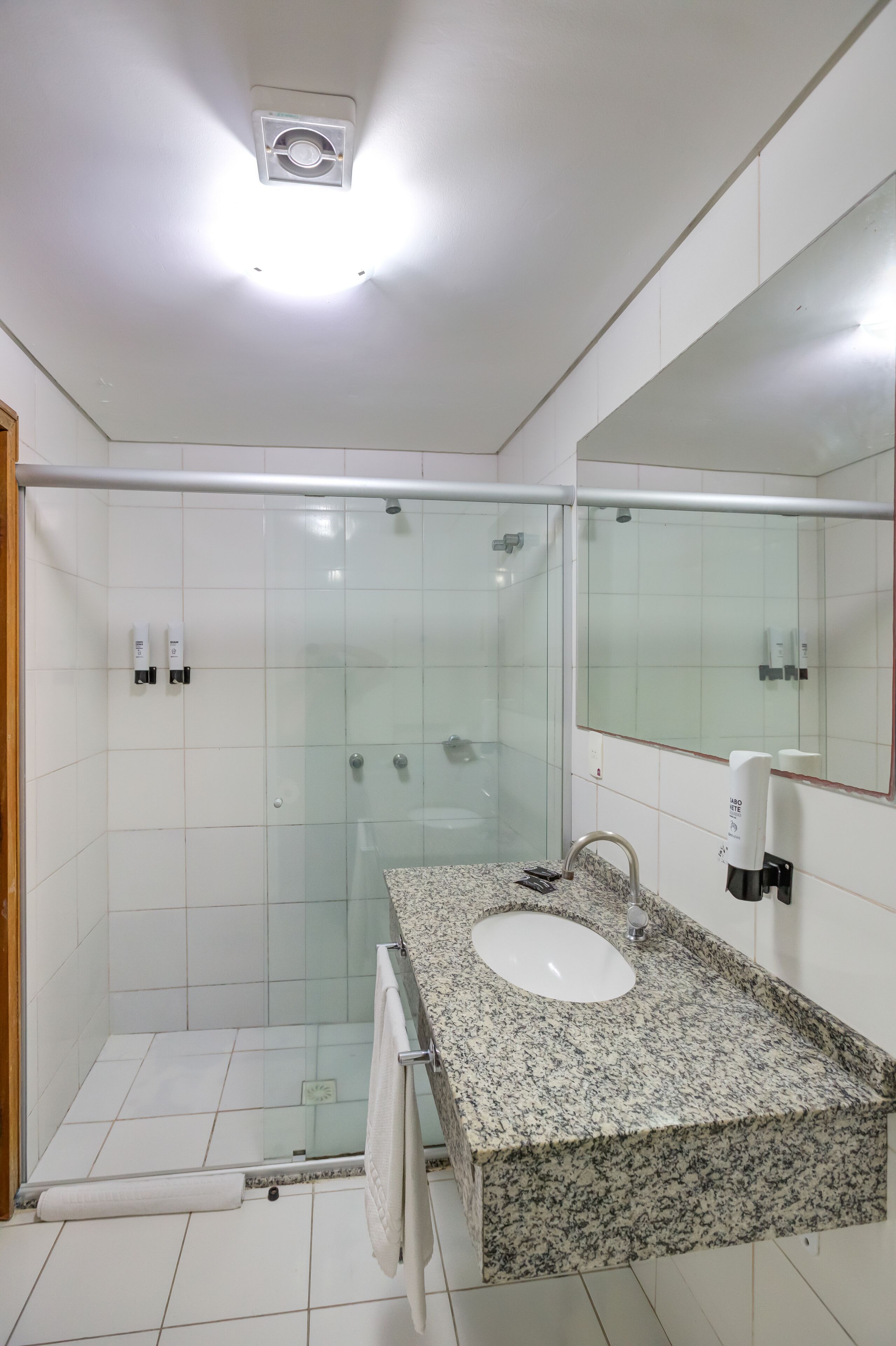 family apartment | bathroom | shower, free toiletries, towels