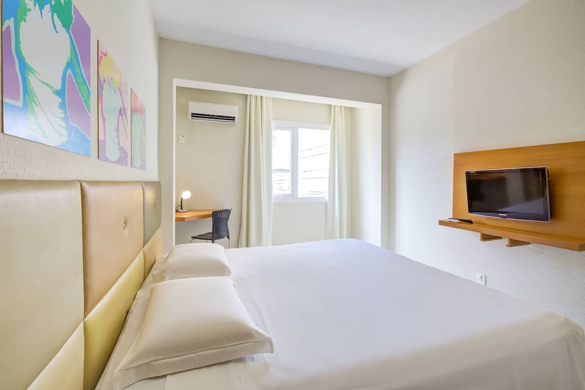 standard double room | minibar, desk, free wifi, bed sheets