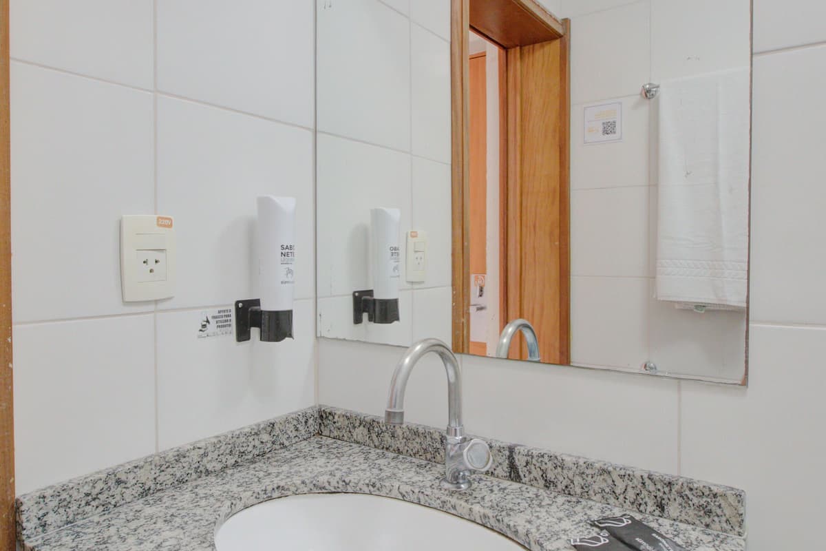 shower, free toiletries, towels