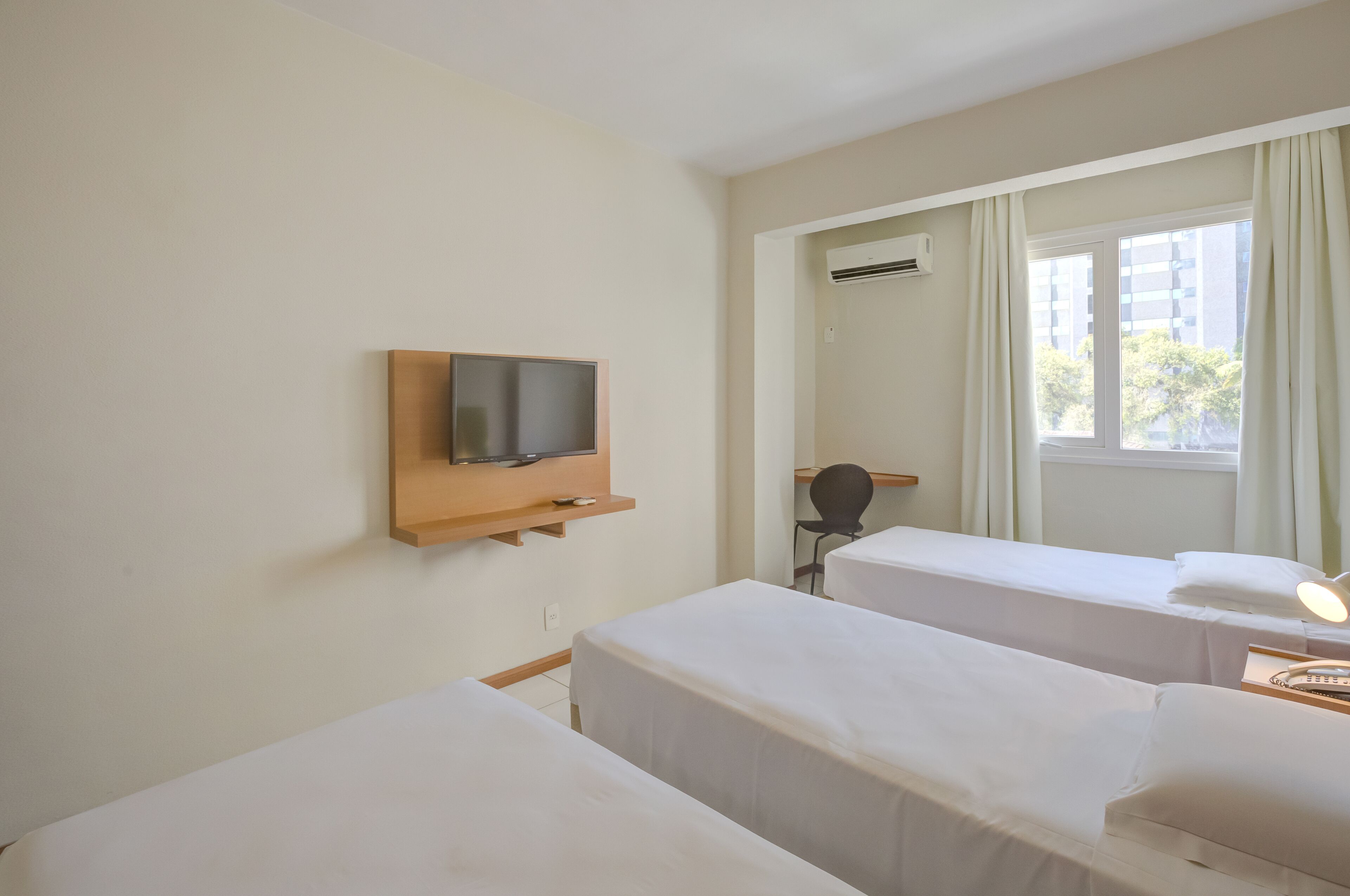 standard triple room | room amenity