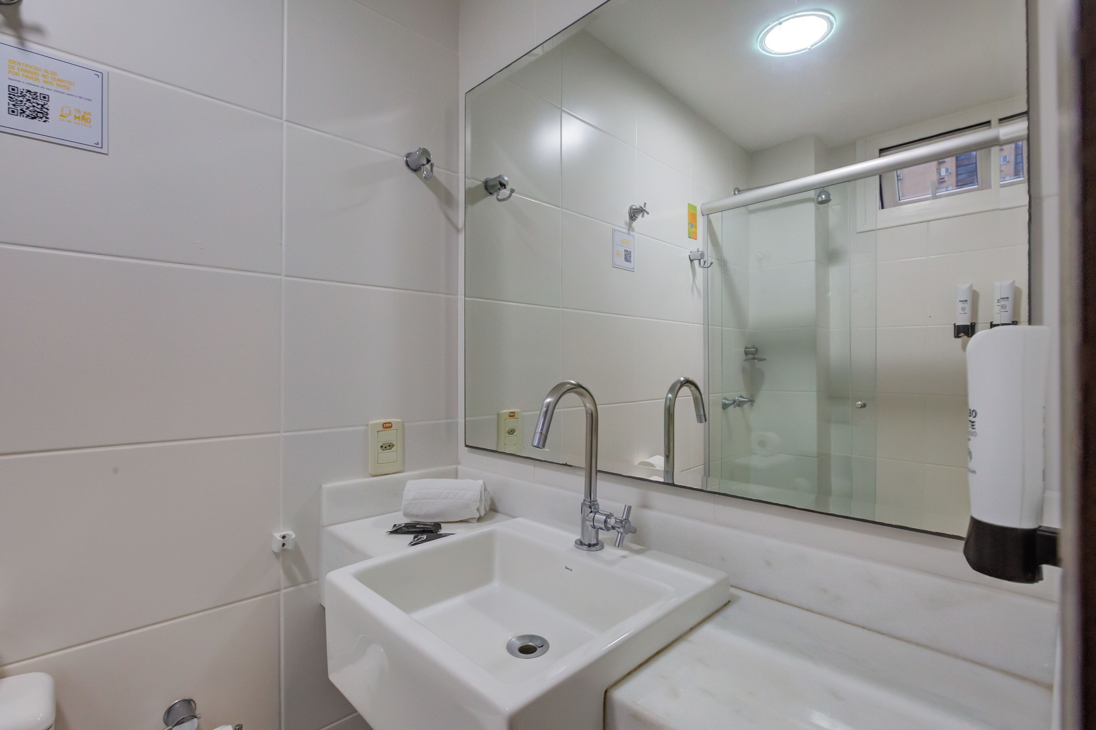 shower, free toiletries, towels