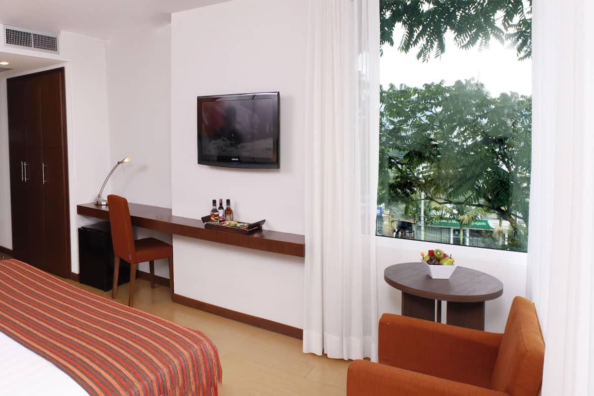 in-room safe, desk, soundproofing, free wifi