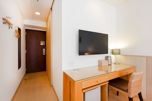 客房内保险箱、特色装修、特色家居、办公桌