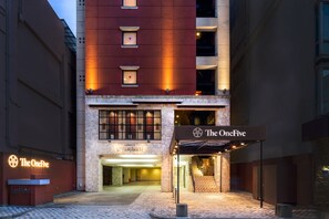 Front of property - evening/night - The Onefive Osaka Midosuji (Osaka)