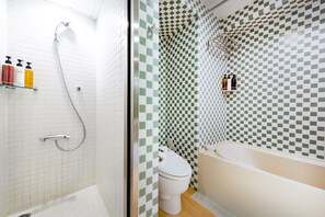 In-room safe, individually decorated, individually furnished, desk - The Onefive Osaka Midosuji (Osaka)