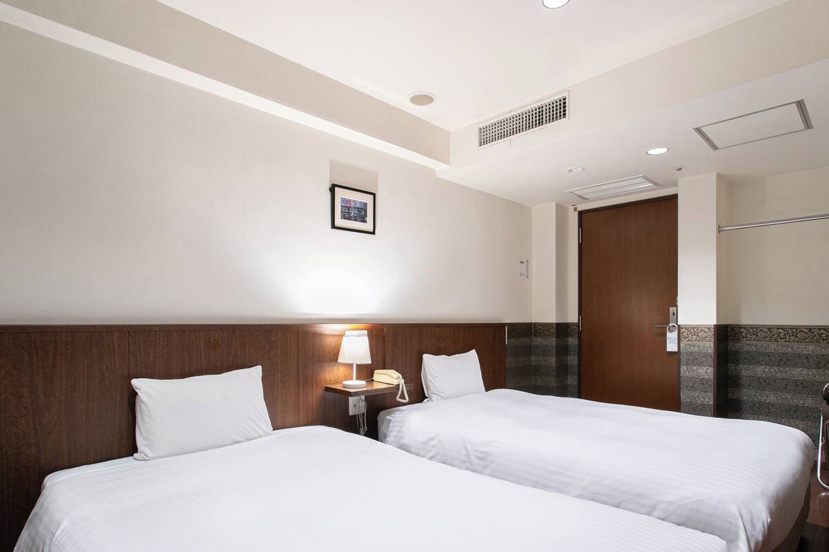 ห้องซูพีเรียทวิน, เตียงเดี่ยว 2 เตียง, ปลอดบุหรี่ | โต๊ะทำงาน, Wi-Fi ฟรี, ผ้าปูที่นอน