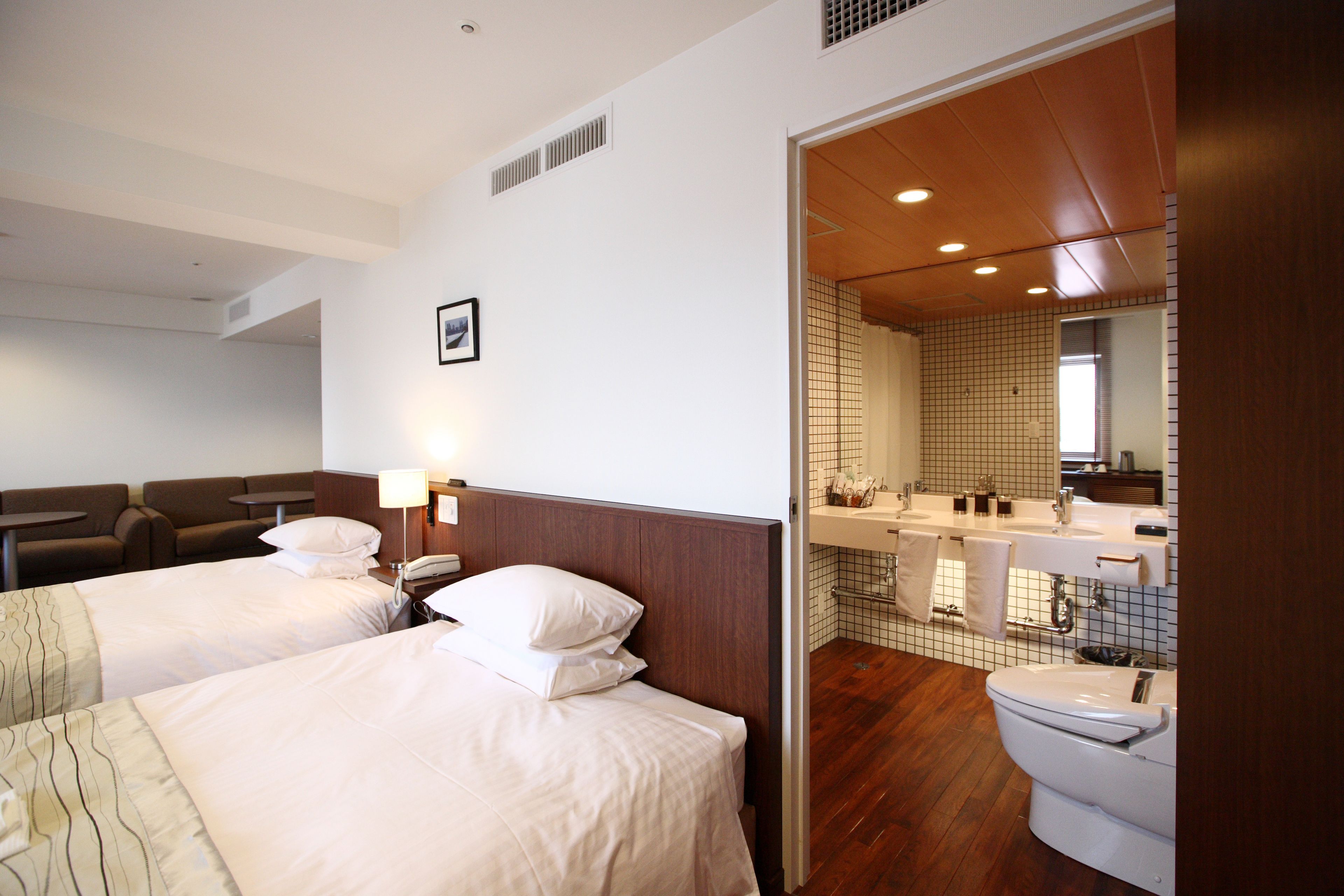 デスク、WiFi (無料)、ベッドシーツ