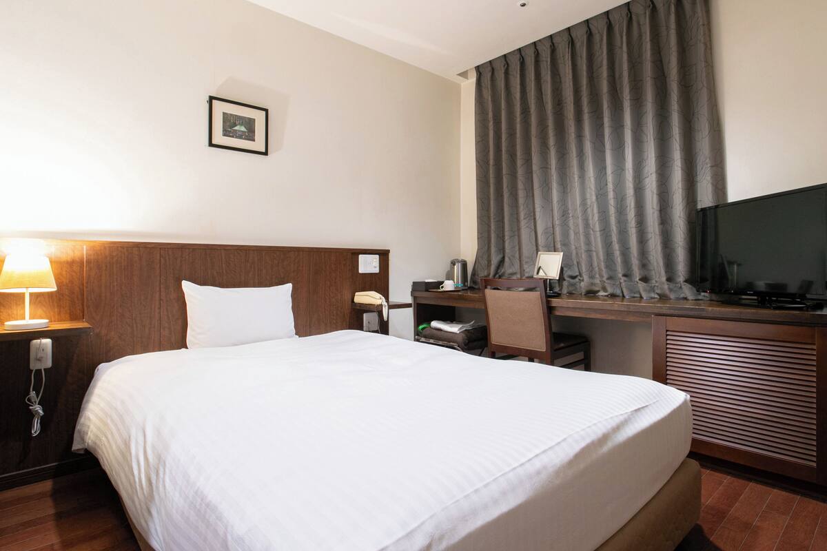 ห้องดีลักซ์ซิงเกิล, ปลอดบุหรี่ | โต๊ะทำงาน, Wi-Fi ฟรี, ผ้าปูที่นอน