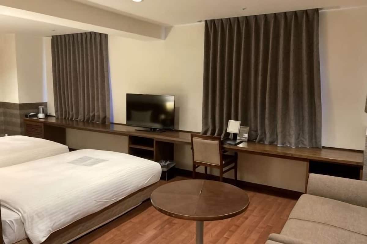 Desk, free WiFi, bed sheets