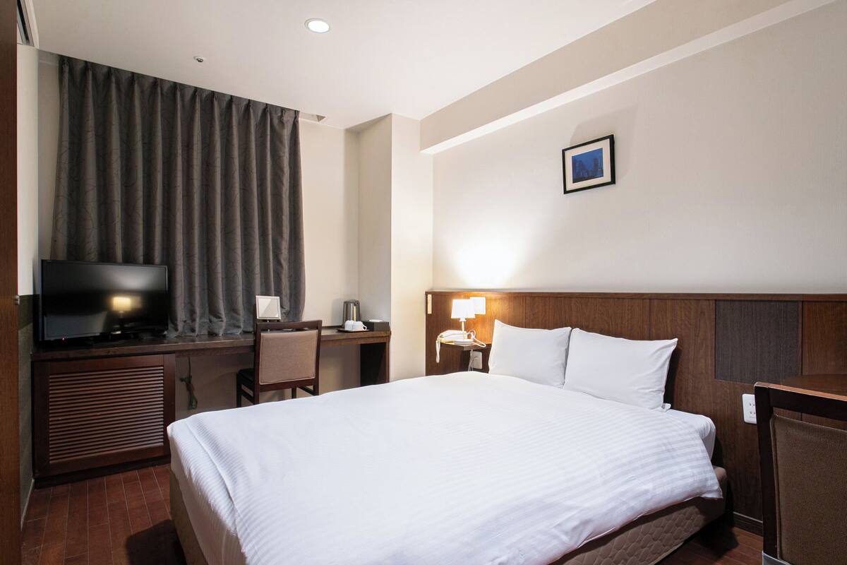 ห้องดีลักซ์ดับเบิล, ปลอดบุหรี่ | โต๊ะทำงาน, Wi-Fi ฟรี, ผ้าปูที่นอน