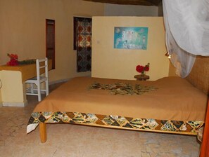 Escritorio, espacio para trabajar con un portátil, wifi gratis