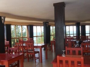 Se sirven desayunos y cocina regional (con vistas a la playa) 