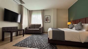 Premier King Room | In-room safe, desk, blackout curtains, soundproofing