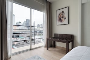 1 bedroom, in-room safe, desk, blackout curtains