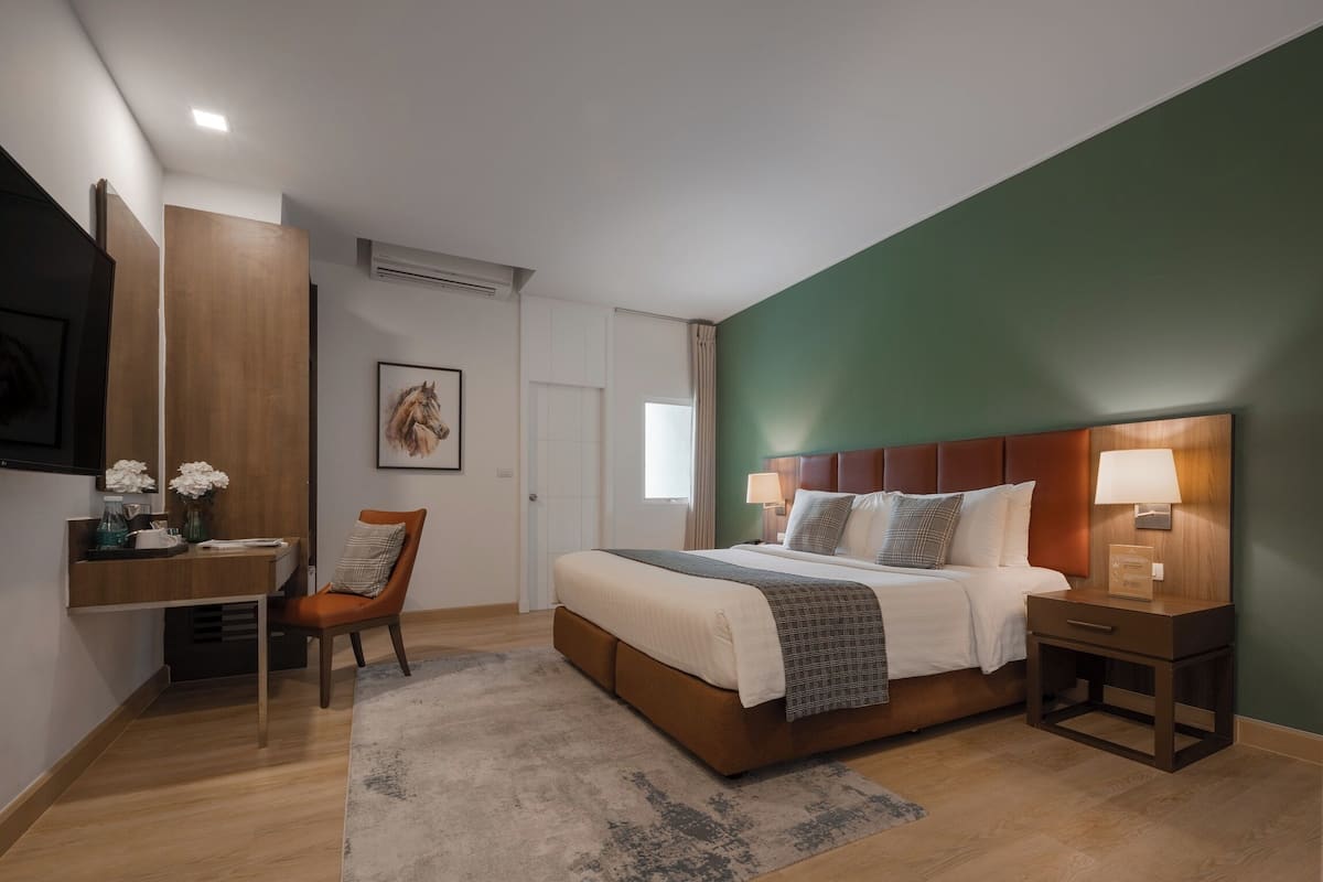 Deluxe King Room | 1 ห้องนอน, ตู้นิรภัยในห้องพัก, โต๊ะทำงาน, ผ้าม่านกันแสง