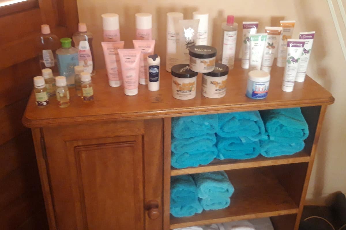 body treatments, body scrubs, facials, massage/treatment rooms