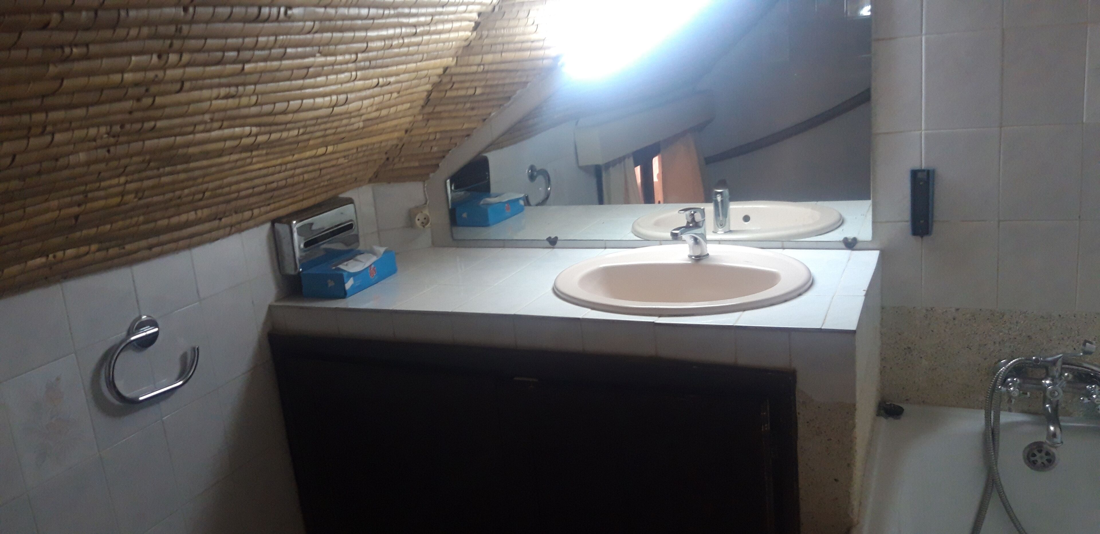 standard suite (double) | bathroom | combined shower/bathtub, free toiletries, hair dryer, bidet