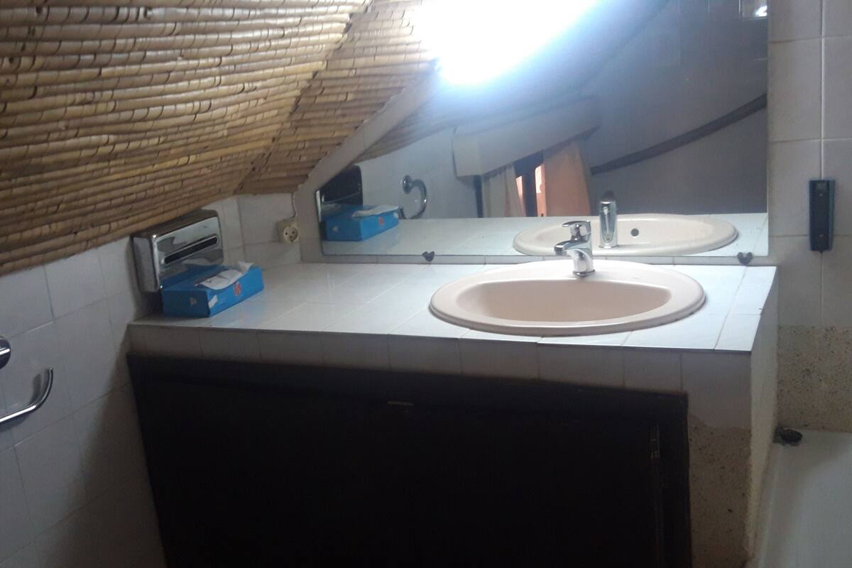 standard suite (double) | bathroom | combined shower/bathtub, free toiletries, hair dryer, bidet