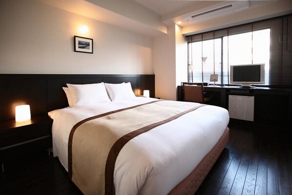 Premium bedding, down duvets, in-room safe, desk