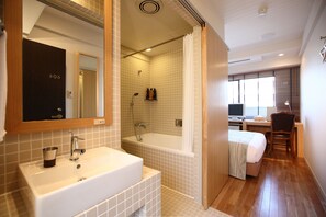 Duschwanne, Komfortbadewanne, kostenlose Toilettenartikel, Haartrockner