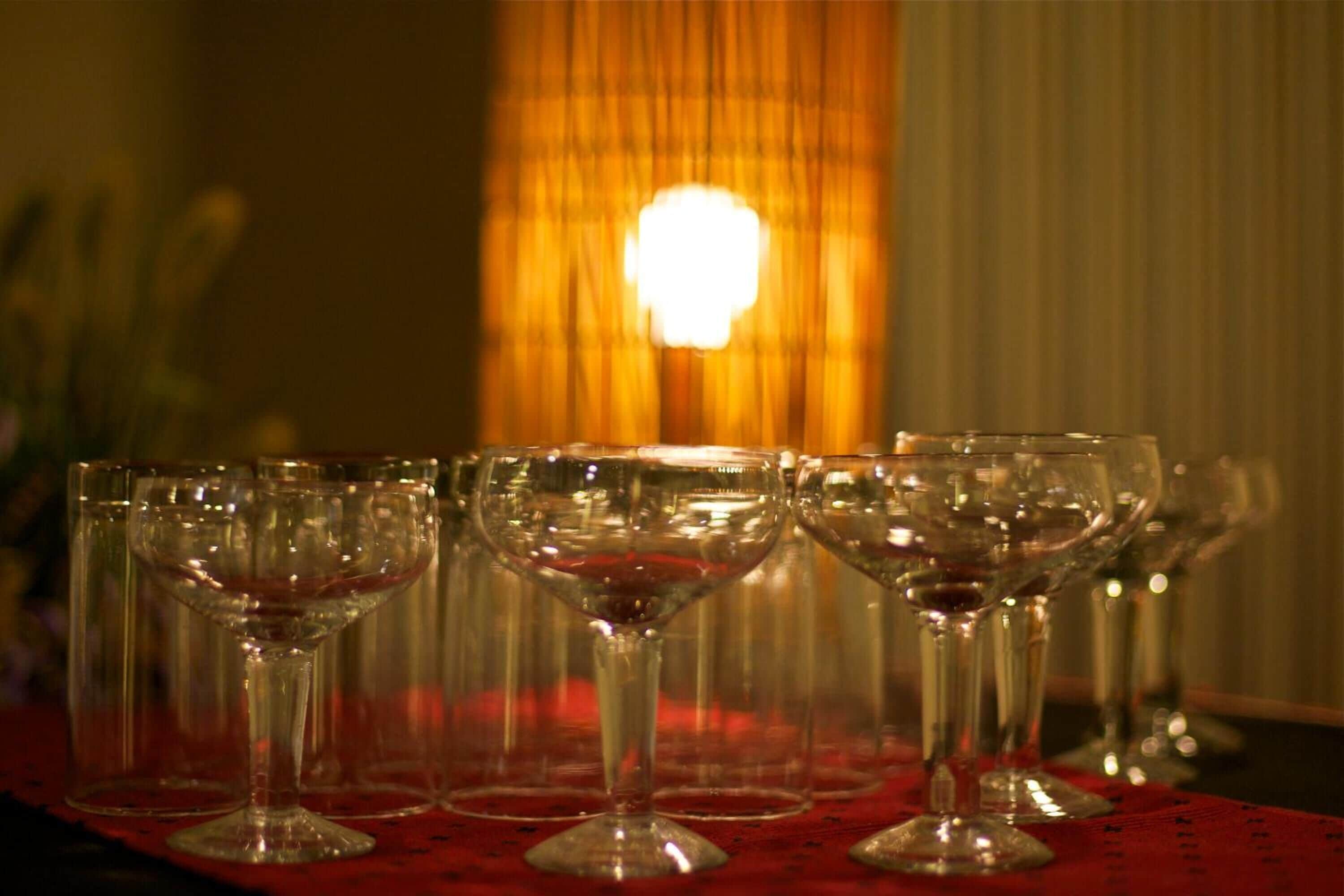 2 restaurants, breakfast served