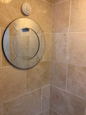 Shower - Onefam Waterloo 18-36 years old (London)